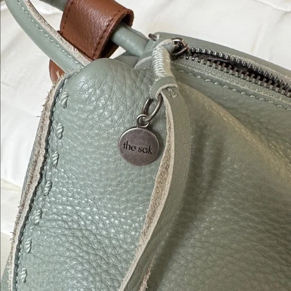 The sak Meadow Pebbled Leather Bag with Adjustable Saddle Leather Shoulder Strap - Picture 4 of 8